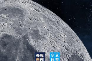 利雅得U13夺冠庆祝仪式，迷你罗领衔出场但没和老爸C罗握手？