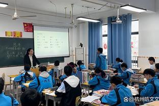 ?詹姆斯场边惊叹！16年前今天 库里连续3场30+杀入精英8强！