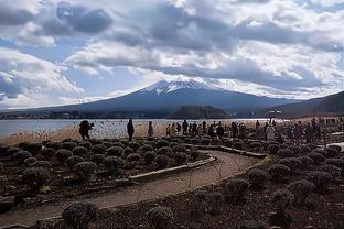 交相辉映，山东泰山队旗亮相泰山新青年音乐节